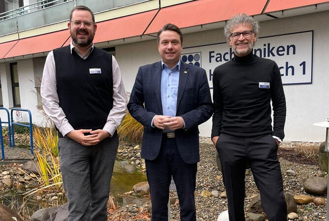 Landtagsabgeordneter Manuel Hailfinger besucht m&i-Fachkliniken Hohenurach